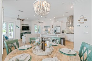 Dining - It's A Great Day on 30a Beach Vacation home (Inlet Beach)