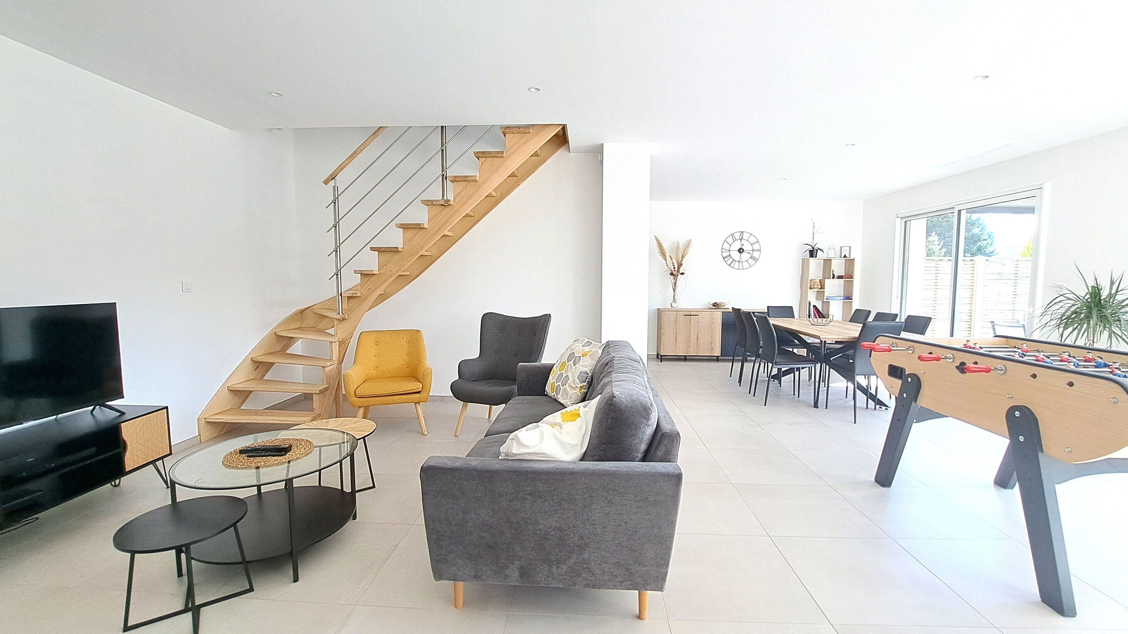 智能电视、桌上足球