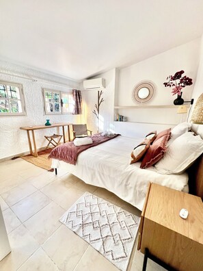 3 bedrooms, iron/ironing board, travel cot, free WiFi