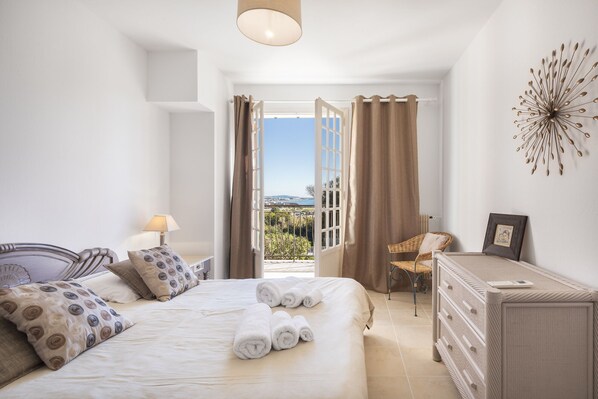 3 bedrooms, iron/ironing board, travel cot, free WiFi