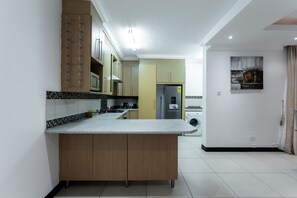 Apartament, 2 llits de matrimoni | Cuina privada | Frigorífic, microones, forn i placa de cuina
