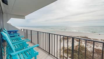 Condo, 3 Bedrooms | Property grounds