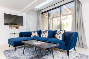 Basic Apartment, Multiple Beds | Living area - Luxury 2 Bedroom Garden Flat - Hackney (London)