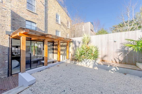 Basic Apartment, Multiple Beds | Property grounds