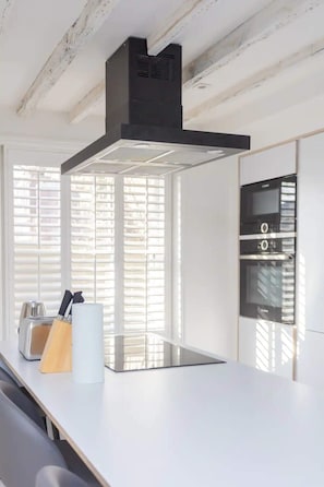 Basic Apartment, Multiple Beds | Private kitchen