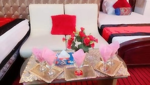 Chambre Double Deluxe | Fer et planche Ă repasser, Wi-Fi gratuit, draps fournis