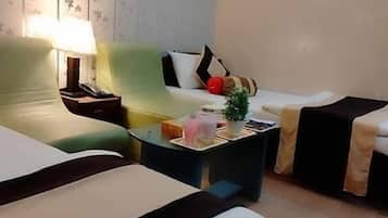Chambre Double Deluxe | Fer et planche Ă  repasser, Wi-Fi gratuit, draps fournis