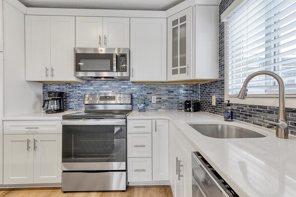 Fridge, microwave, oven, stovetop
