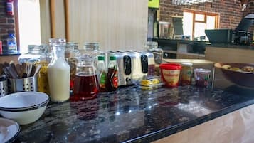 Tägliches inbegriffenes Frühstück zur Selbstbedienung