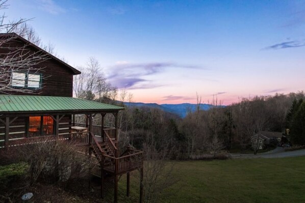 المنطقة المحيطة بالمنشأة