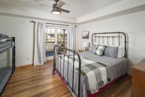 3 عدّة غرف نوم ومكتب ومكواة/لوح كي وسرير سفر