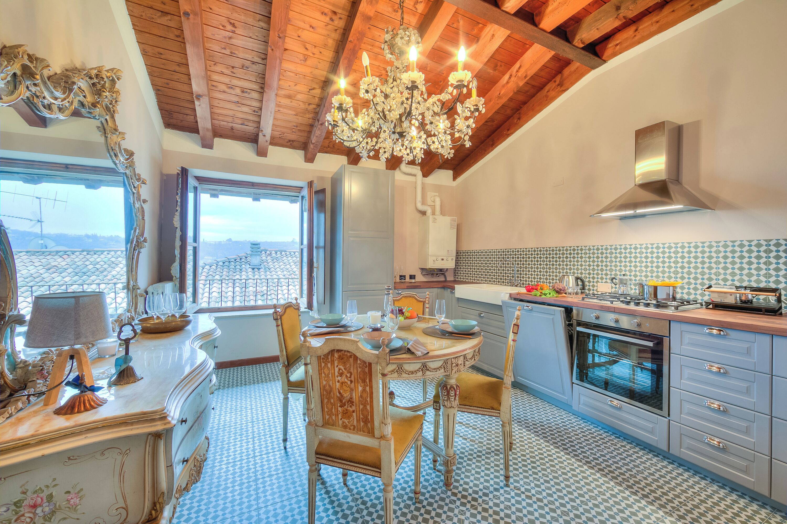Family Apartment, Multiple Bedrooms (Laetitia Salò-Historic center near) | Private kitchen | Fridge, microwave, oven, stovetop