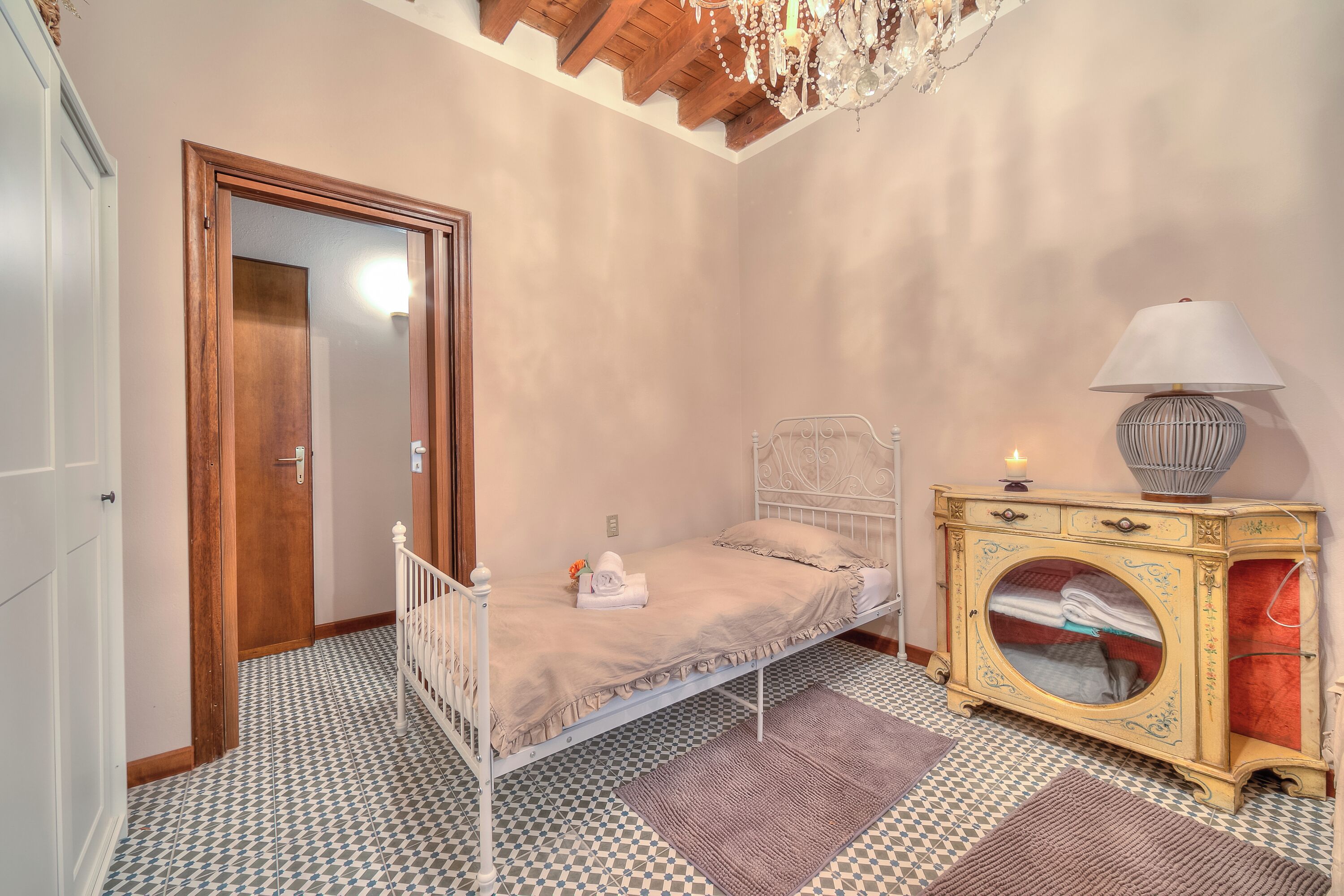 Familienapartment, Mehrere Schlafzimmer (Laetitia Salò-Historic center near) | 2 Schlafzimmer, kostenloses WLAN, Bettwäsche