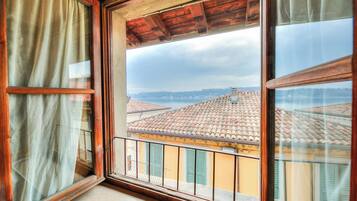 Family Apartment, Multiple Bedrooms (Laetitia Salò-Historic center near) | Interior