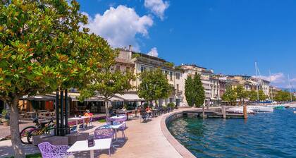 Laetitia Salo-historic Center Near Lake