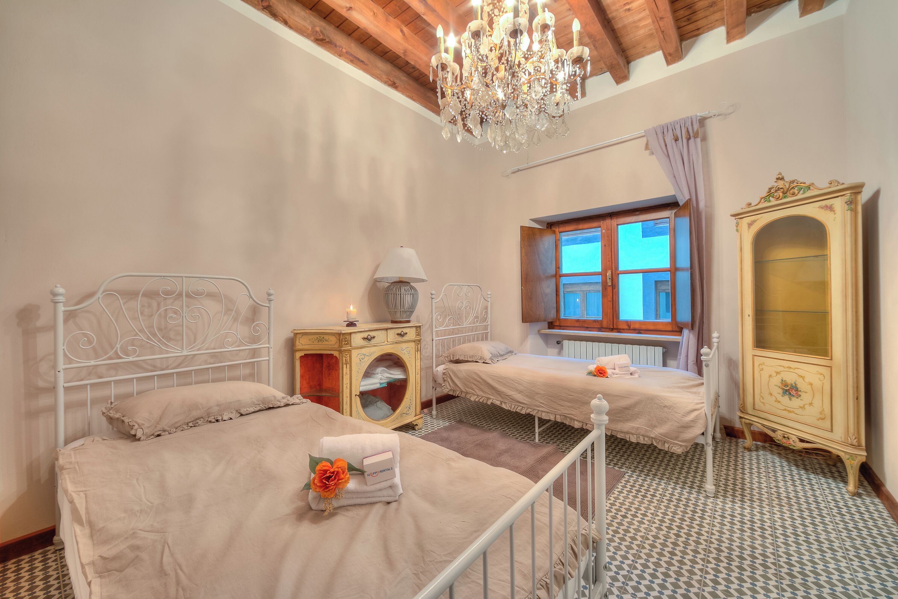 Family Apartment, Multiple Bedrooms (Laetitia Salò-Historic center near) | 2 bedrooms, free WiFi, bed sheets