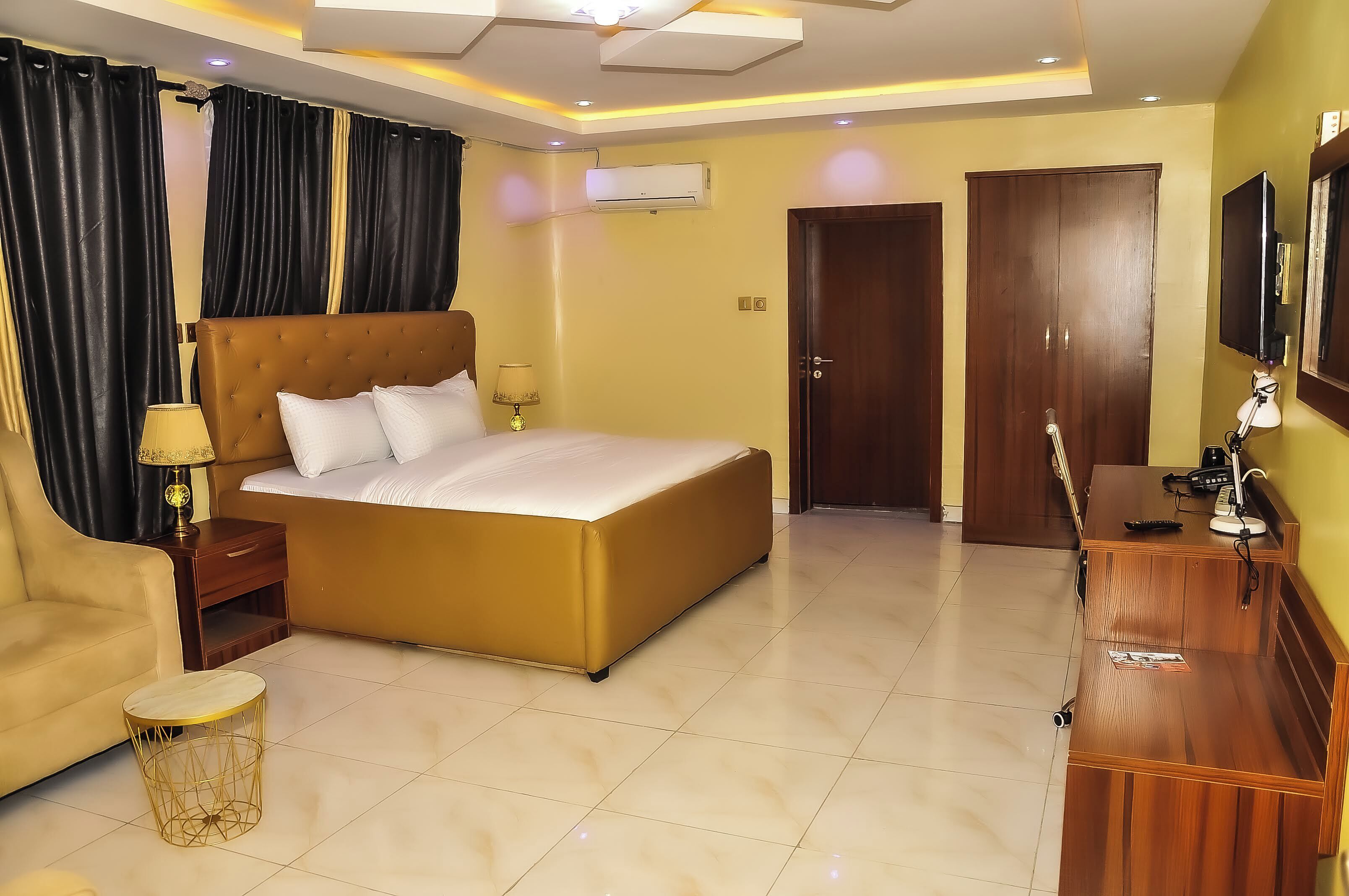 executive room | premium bedding, minibar, in-room safe, individually decorated