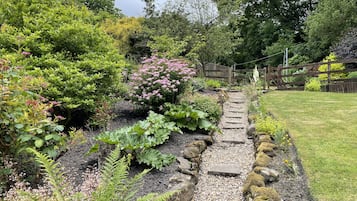 Cottage | Property grounds