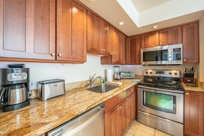 Condo, 4 Bedrooms | Private kitchen