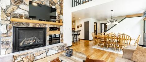 Condo, 4 Bedrooms | Living area