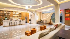 Lobby-lounge