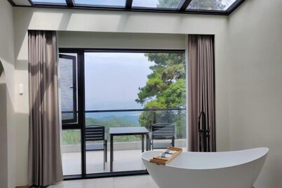 Mountain and Courtyard Homestay