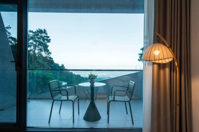 Mountain and Courtyard Homestay