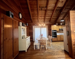 Dining - Log cabin: Awesome mountain views: Hot Tub, Game Room, Dog Friendly, Fenced Yard (Morganton)
