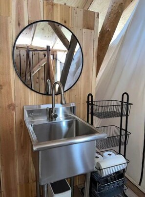 Suihku, pyyhkeet, saippua, sampoo