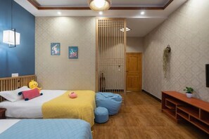 A hotel room with two beds, a wooden bench, a small table, and a decorative partition. - Wenjunge Jingju (Wuyuan)