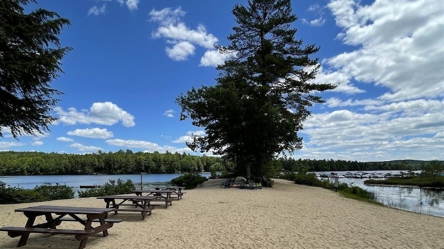 Any Season Escape Limit 10 4 Bedroom Villa by RedAwning