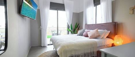 4 bedrooms, travel cot, WiFi, bed sheets