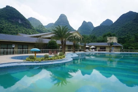 Outdoor pool. Luminggu Hotel