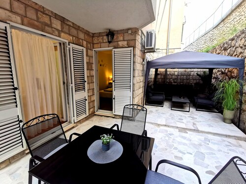 Apartment Tatiana - 10 minutes away the beach