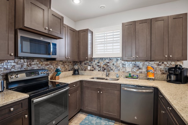 House, Multiple Beds, Balcony, City View | Private kitchen | Fridge, microwave, oven, stovetop - Casa Blanca (Miramar Beach)