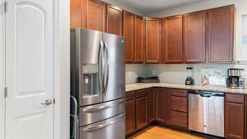 Condo, Berbilang Katil, Kitchen, Garden View (Grande Getaway) | Dapur peribadi | Pembancuh kopi/teh