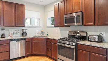 Condo, Multiple Beds, Kitchen, Garden View (Grande Getaway) | Private kitchen | Coffee/tea maker