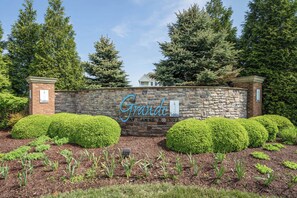 Property grounds - Grande Getaway Walking Distance to the Beach (Rehoboth Beach)