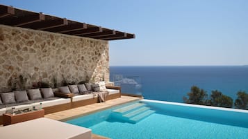 Studiosuite – deluxe, 1 soverom, privat basseng, sjøutsikt | Terrasse/patio