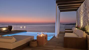 Egyptian cotton sheets, premium bedding, pillow-top beds, in-room safe