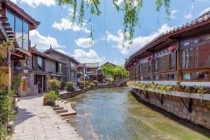 Miscellaneous - Nakeli Fuyuan (Main Street Store on Wuyi Street, Lijiang (Lijiang)