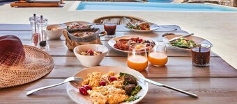 Stunning view villa, 2 minutes walk to sandy beach!