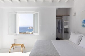5 bedrooms, in-room safe, iron/ironing board, travel cot