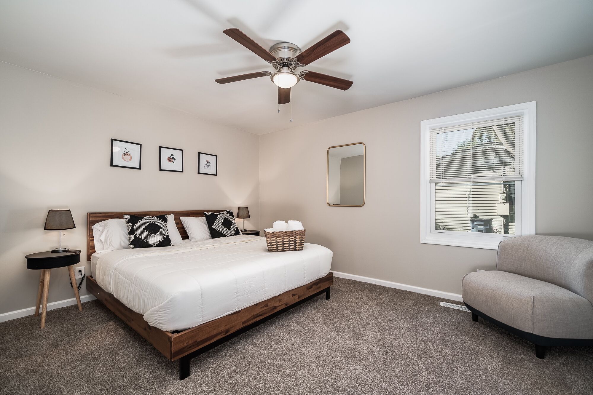 4 bedrooms, desk, iron/ironing board, free WiFi