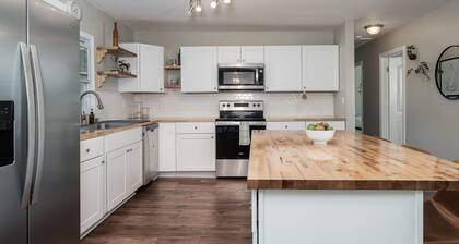 4 BD 2 Bath Home 10 min from base