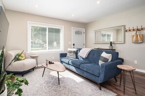 Smart TV - 4 BD 2 Bath Home 10 min from base (Jacksonville)