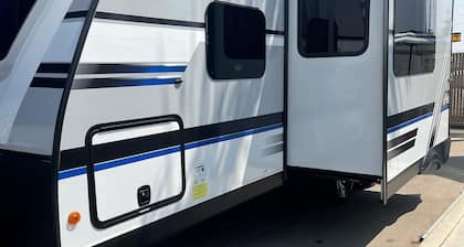 Entire RV w/Murphy Bed, 5-Seater Couch w/Dinette & 2-Bunkbeds