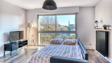 Iron/ironing board, free WiFi, bed sheets