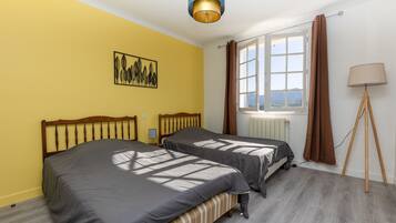 4 chambres, fer et planche à repasser, draps fournis