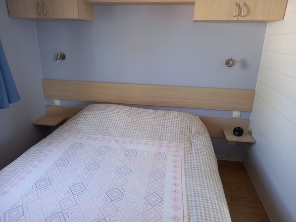 3 bedrooms, desk, iron/ironing board - MOBIL HOME 40 m², 4 persons in Provence Verte. (Rocbaron)